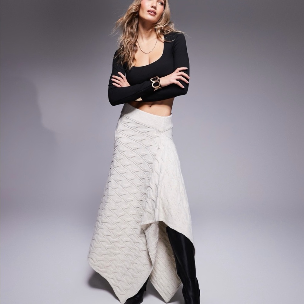 Elegant Cream Women's Skirt